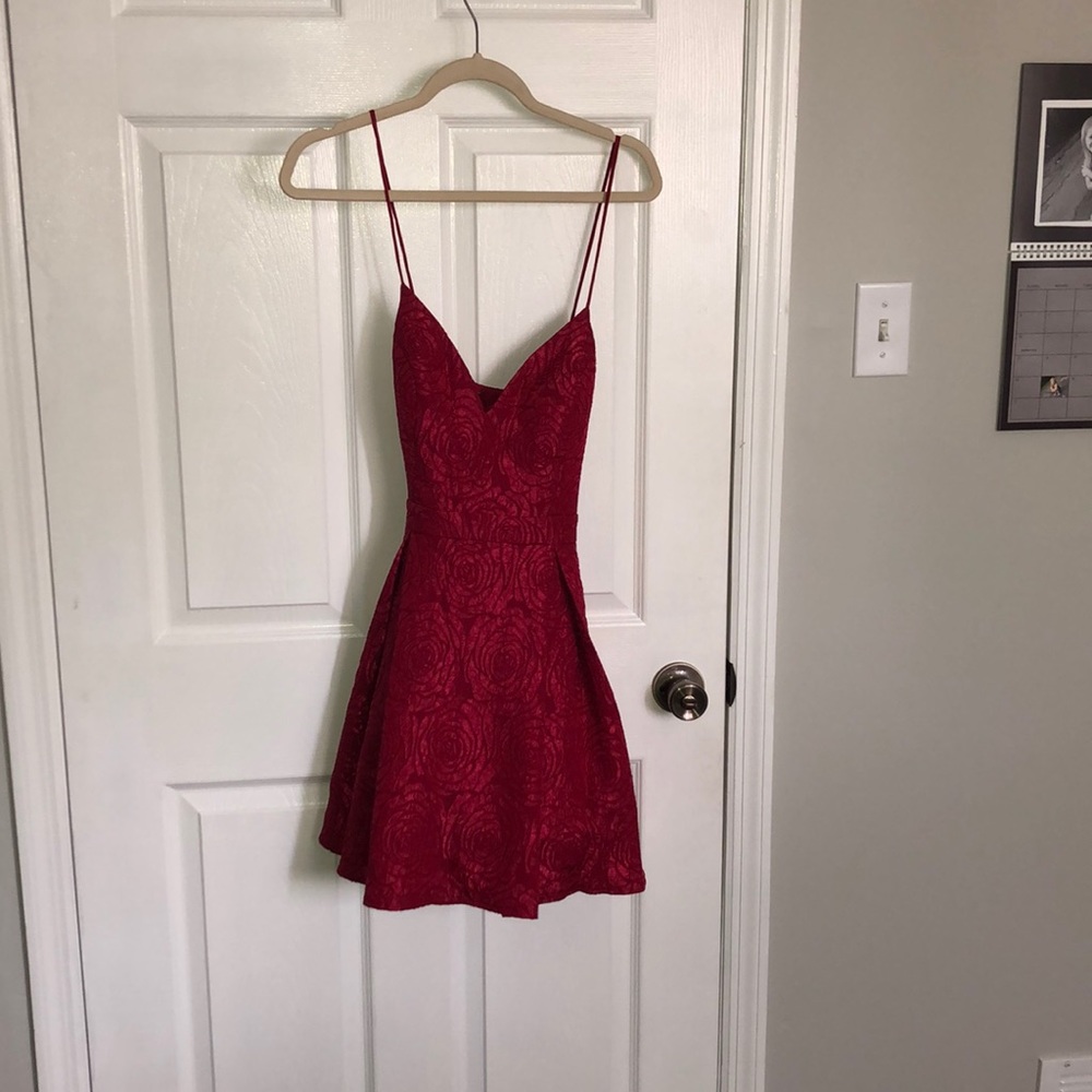 Red Lulus rose imprinted dress